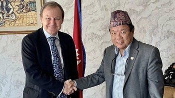 नेपालका शिक्षामन्त्री पुन र बेलायती राजदूतबीच भेटवार्ता