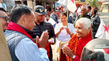 नुवाकोट-१ मा नेकपाका उम्मेदवार हितबहादुर तामाङ घरदैलो र जनभेटघाटमा व्यस्त 