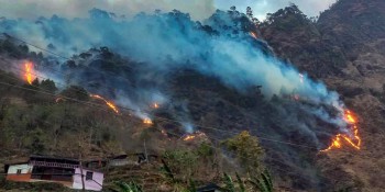 नेपालका १६५ वनमा डढेलो, छैन वर्षाको सम्भावना