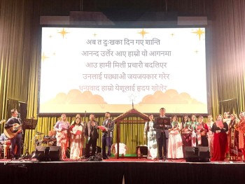 यूकेको अल्डरसटमा धूमधामका साथ मनाइयो क्रिसमस डे