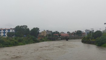 भारी वर्षाका कारण नेपालमा लामो दुरीका सवारी साधन तीन दिन चलाउन नपाइने