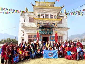 तमुधिं यूकेको संस्थागत र पदाधिकारीद्वारा बौद्ध गुम्बा रुम्जाटारलाई ५ लाख ११ हजार सहयोग