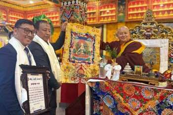 २१ लाख रुपैयाँको तिङ् खरिद गरिदिएबापत तमु धीं यूकेलाई बौद्ध अर्घौ सदनको सम्मान