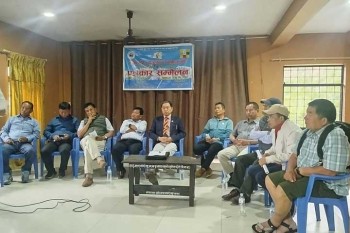 तमु प्ये ल्हु संघ युकेको टोलीले ‘क्होला सोंप्रे ट्हो’को अध्ययन तथा अवलोकन गर्दै