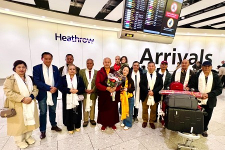 खेन रिन्पोछे शिर लामा गुरुङ यूकेमा, हिथ्रोमा भव्य स्वागत (भिडियो सहित)