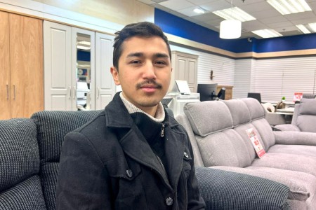 युवा व्यवसायी थापाले अल्डरसटमा खोले ‘जेबी फर्निचर’