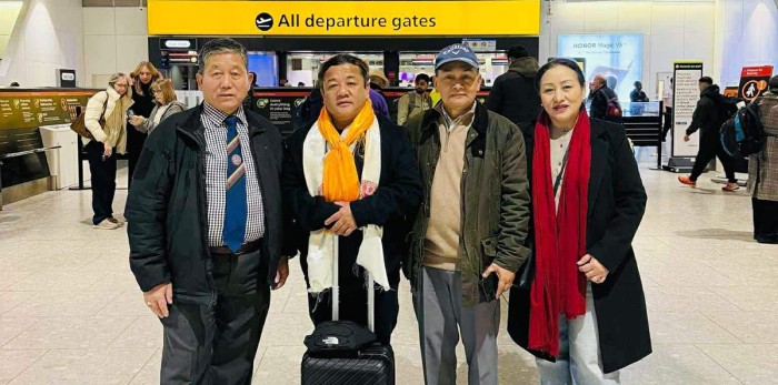 चर्चित गायक दुर्गा गुरुङ नेपाल फर्किए